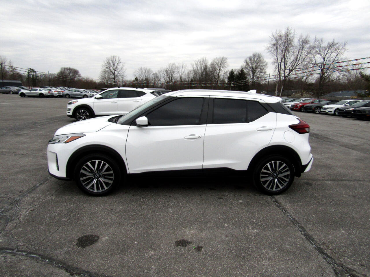 Used 2022 Nissan Kicks SV image 4