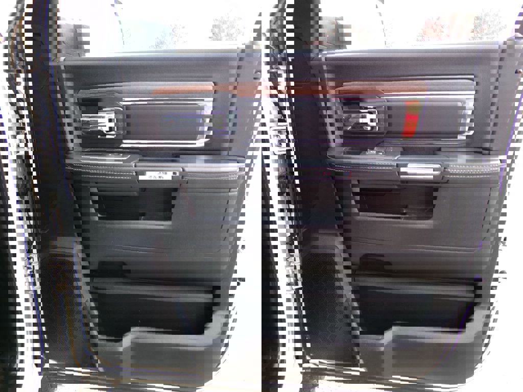 Used 2017 RAM 3500 Laramie image 14