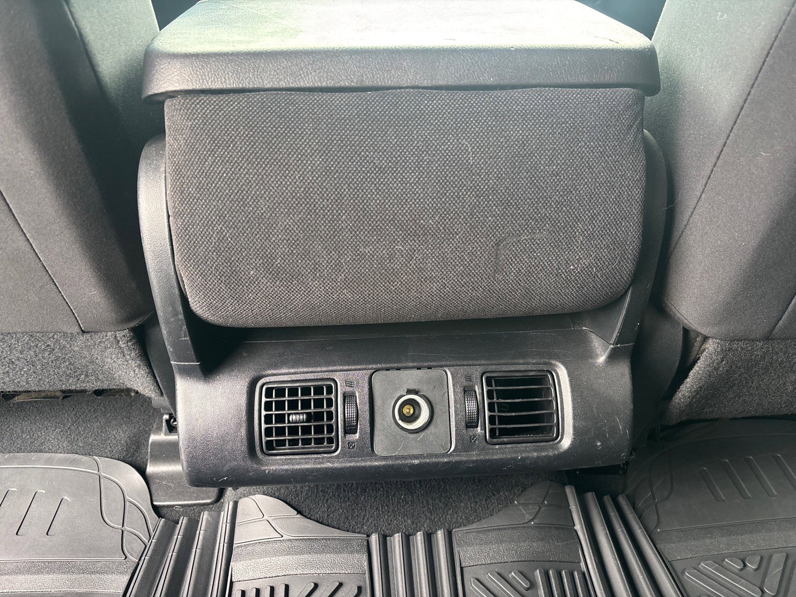 Used 2011 Toyota Tundra 2WD CrewMax w/ Tow Pkg image 32