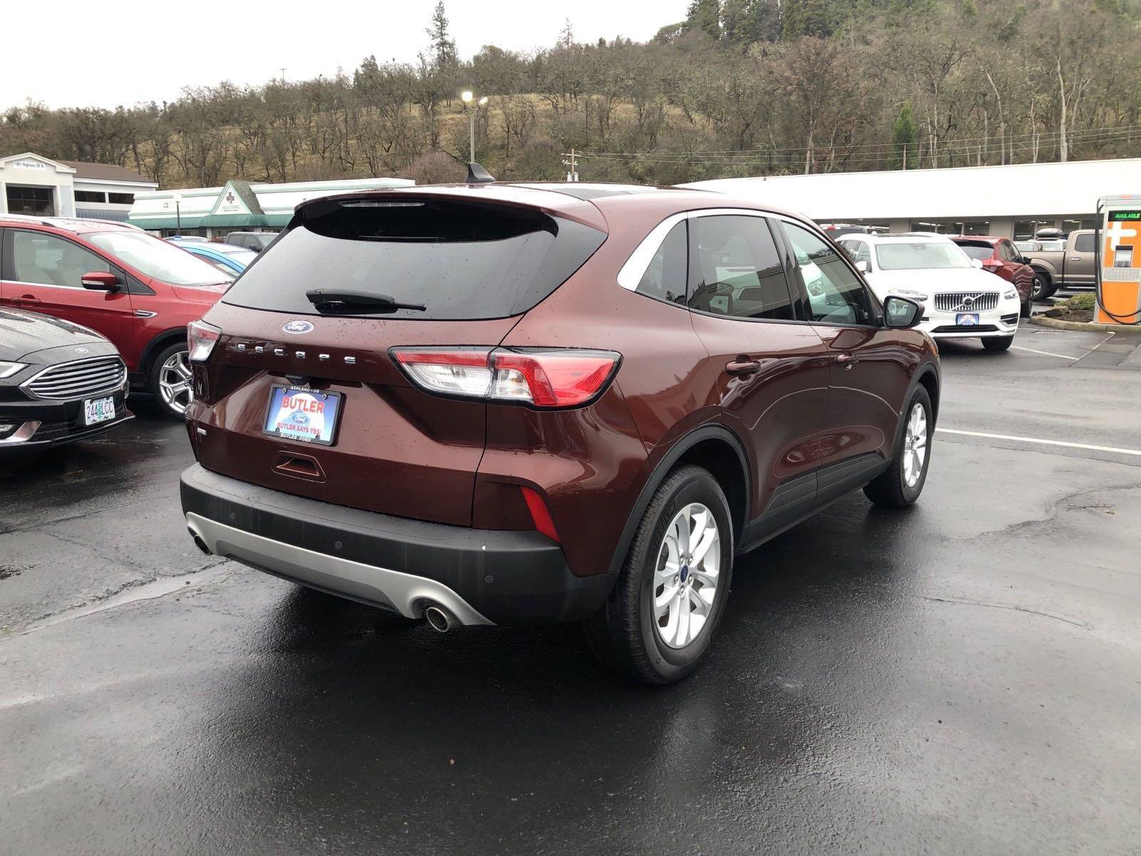 Used 2021 Ford Escape SE w/ Cold Weather Package FWD image 4
