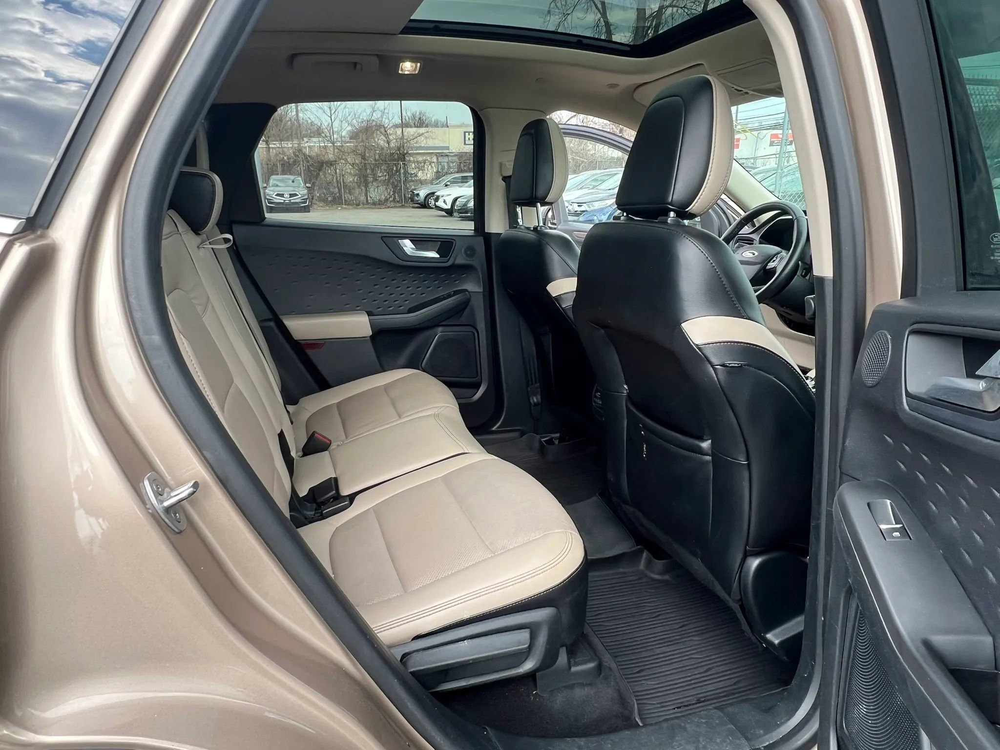 Used 2020 Ford Escape Titanium w/ Titanium Premium Package 2.0 image 29