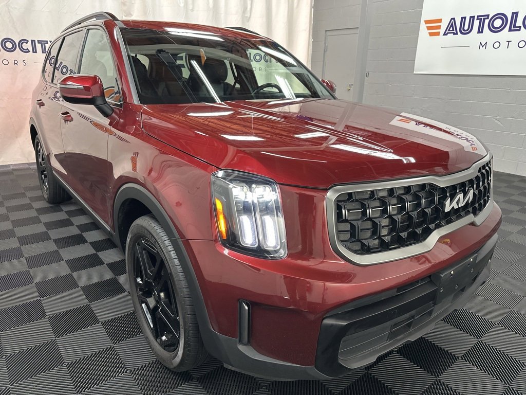 Used 2023 Kia Telluride EX X-Line image 3