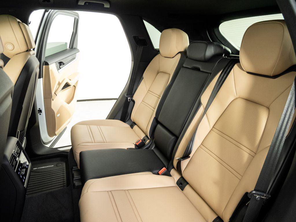 New 2026 Porsche Cayenne AWD/4WD image 22