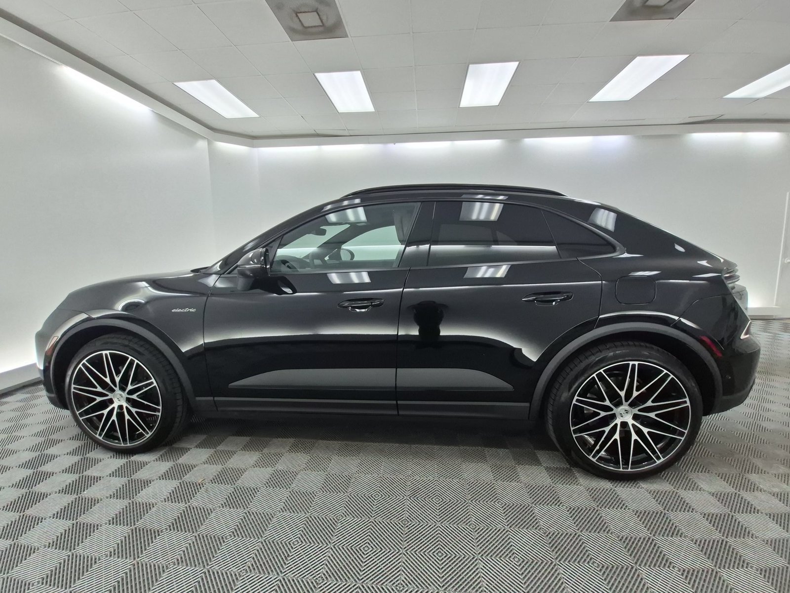 New 2026 Porsche Macan 4 Electric AWD/4WD video 2