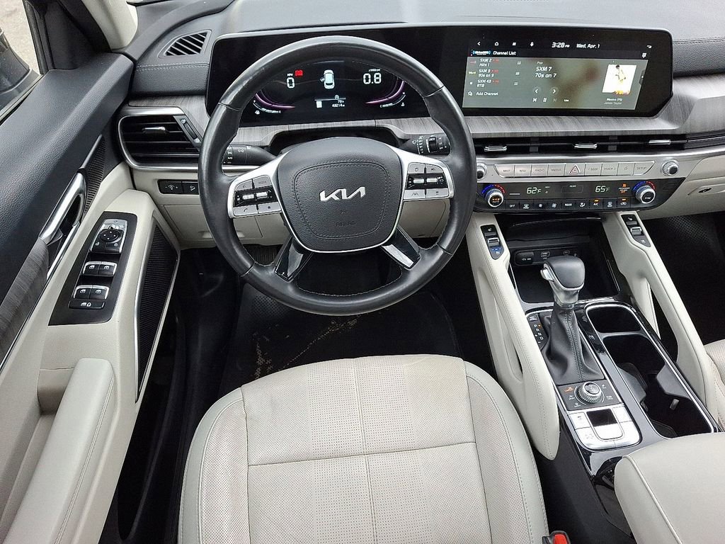 Used 2023 Kia Telluride EX w/ EX Captain's Chair Package image 12