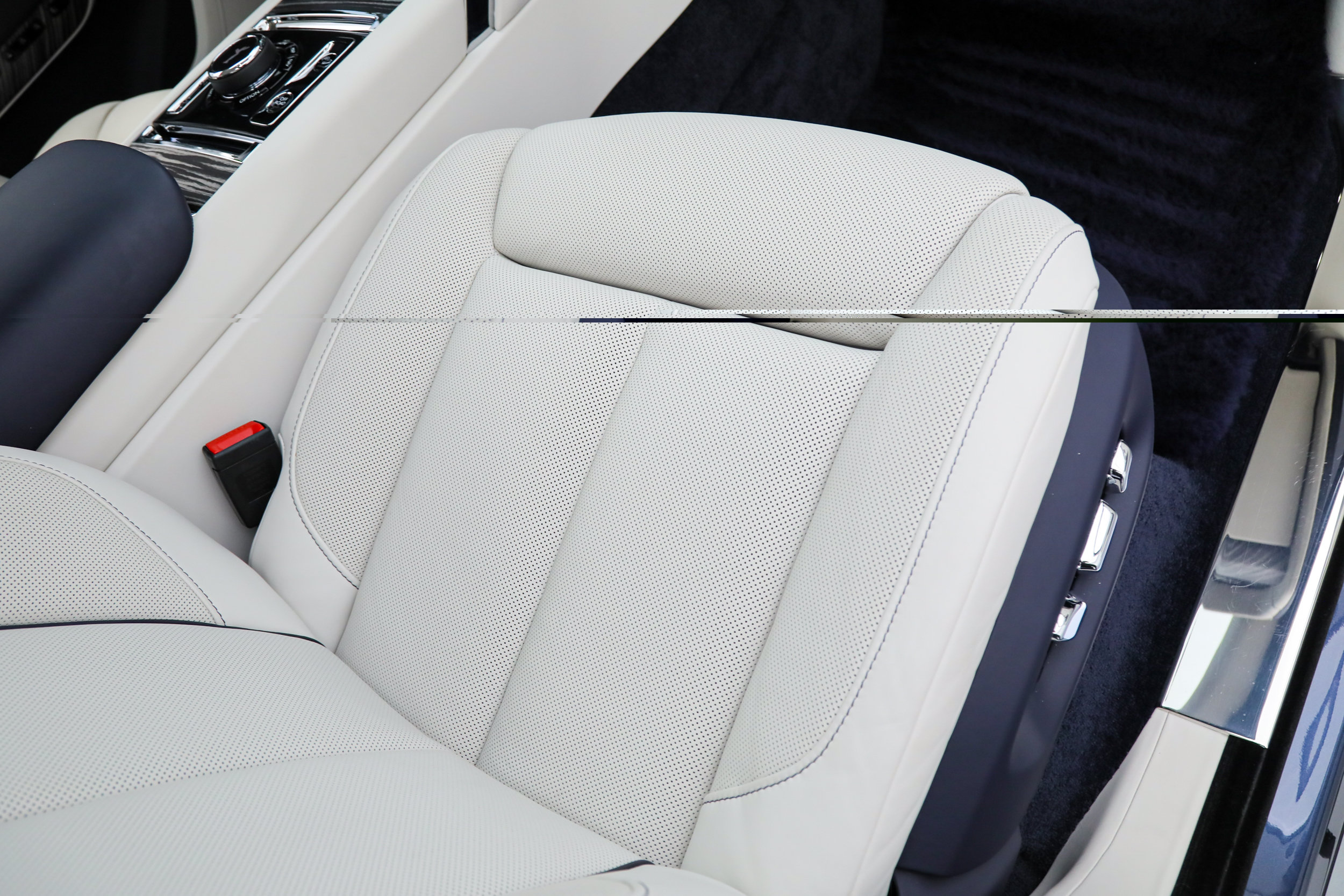 Used 2026 Rolls-Royce Cullinan AWD/4WD image 19