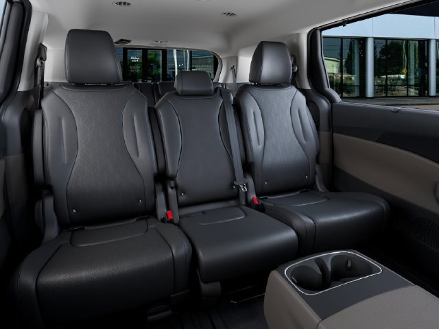 New 2026 Kia Carnival EX FWD image 16