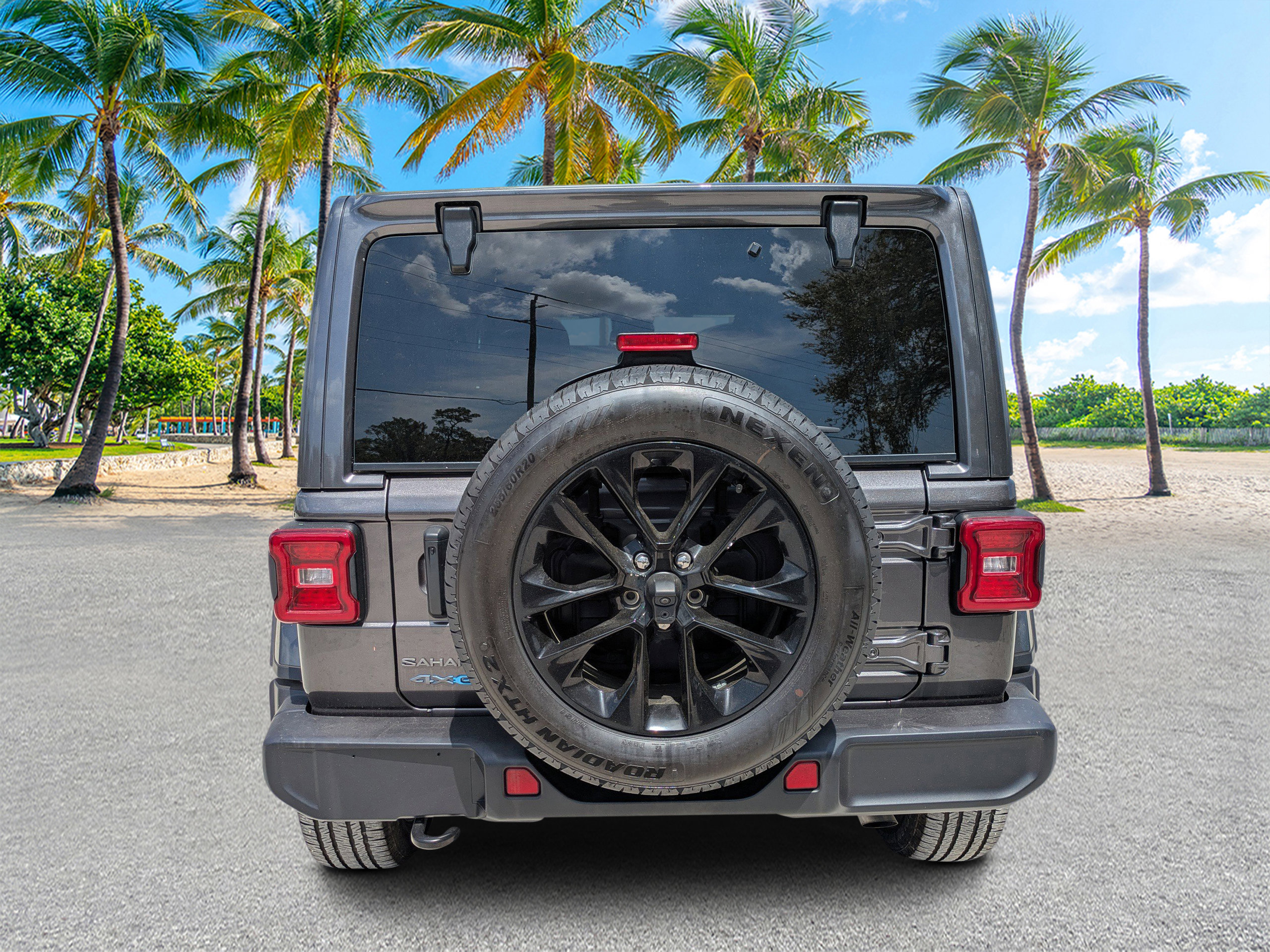 Certified 2025 Jeep Wrangler Unlimited Sahara AWD/4WD image 4