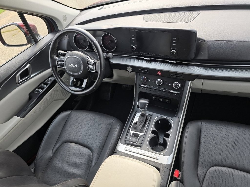 Used 2022 Kia Carnival LX FWD image 25