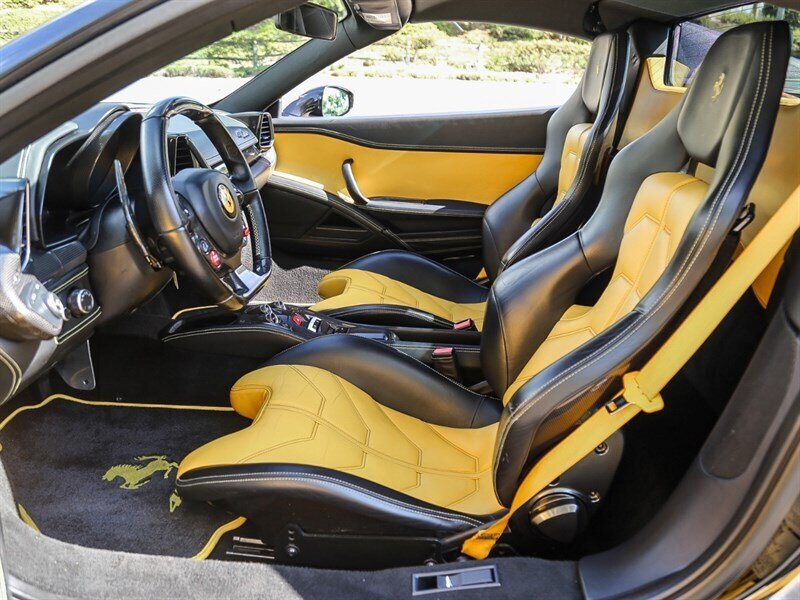 Used 2013 Ferrari 458 Spider RWD image 32