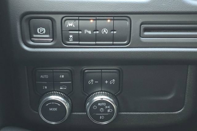 Used 2024 GMC Yukon SLT image 41