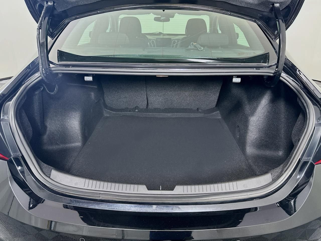 Used 2022 Chevrolet Malibu LT image 19