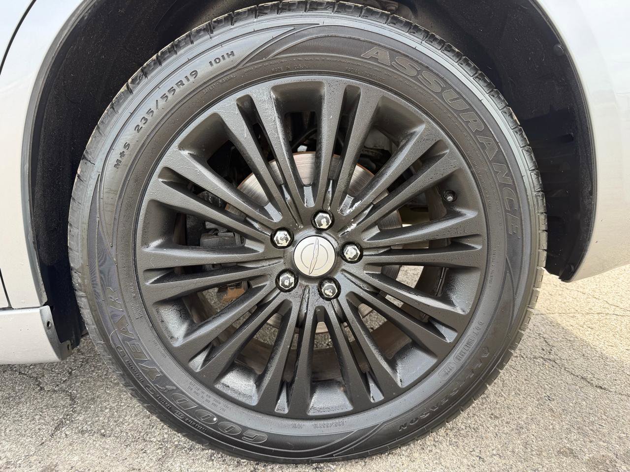 Used 2013 Chrysler 300 C image 5