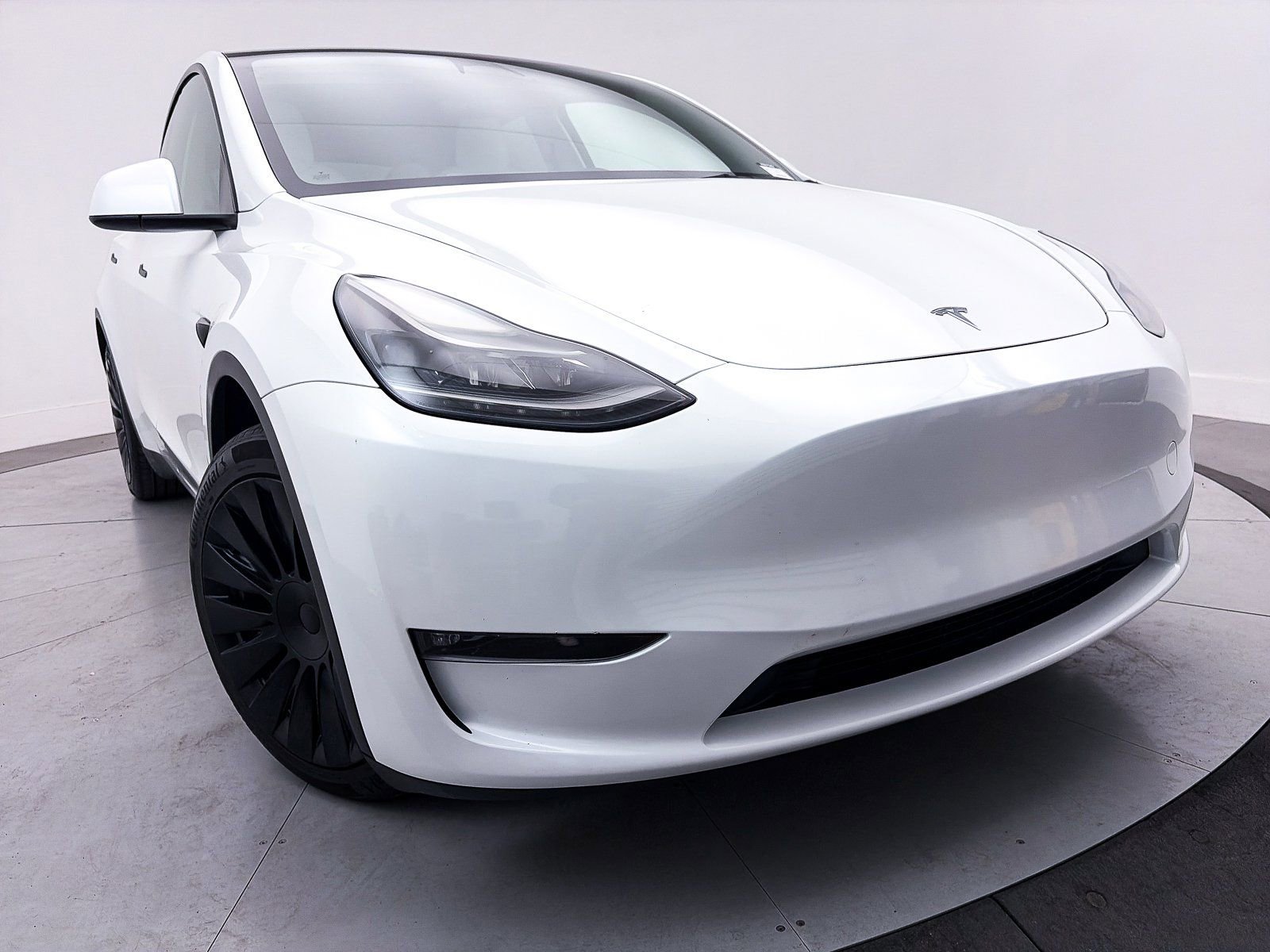 Used 2023 Tesla Model Y Long Range image 3