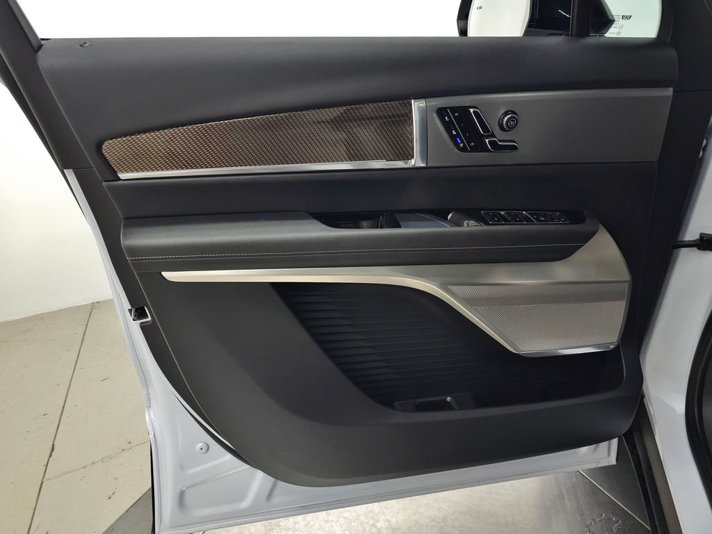 New 2026 Cadillac Vistiq Sport w/ LPO, Floor Liner Package AWD/4WD image 9