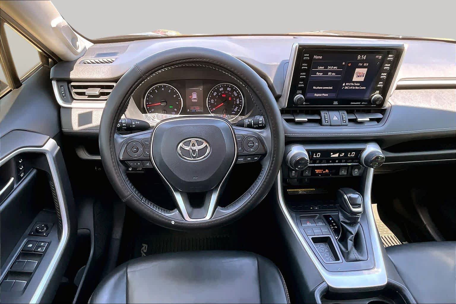 Used 2020 Toyota RAV4 XLE Premium FWD image 6