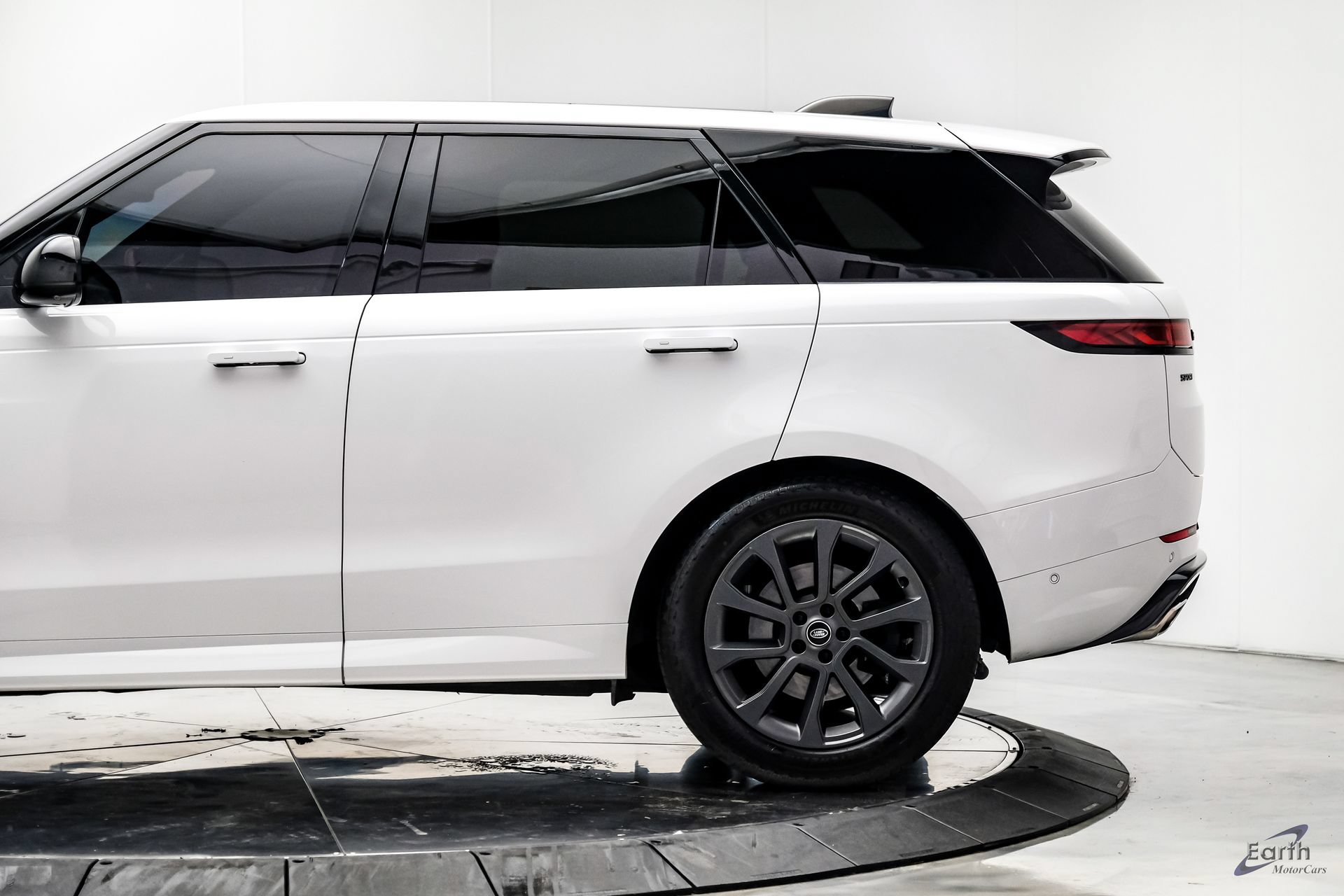 Used 2024 Land Rover Range Rover Sport Dynamic SE AWD/4WD image 9