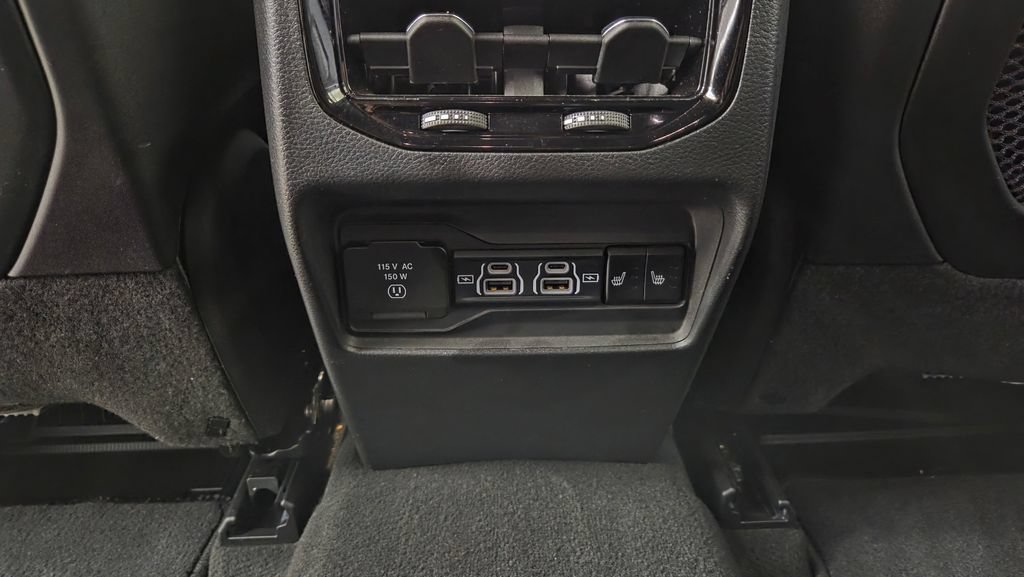 Used 2024 Jeep Grand Cherokee Limited w/ Black Appearance Package AWD/4WD image 30