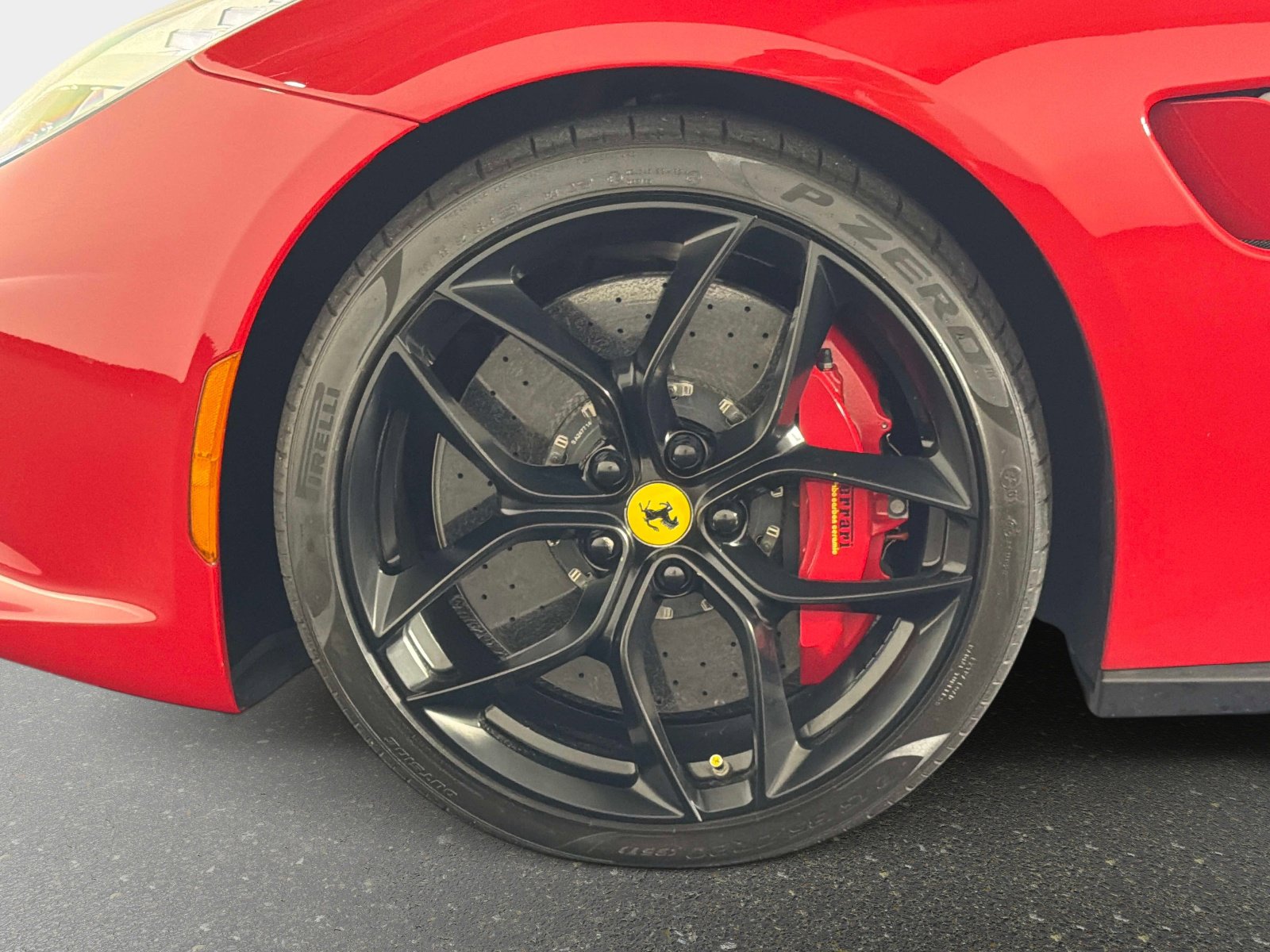 Used 2018 Ferrari GTC4Lusso T RWD image 12