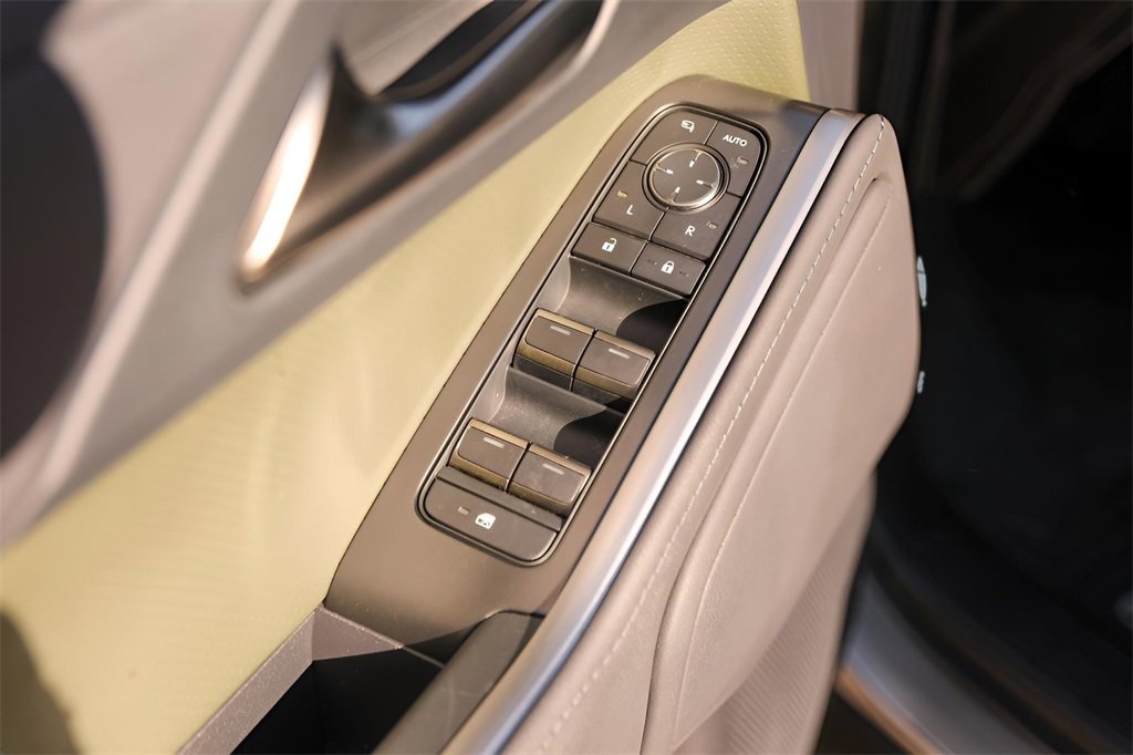 Used 2024 Lexus GX 550 image 26