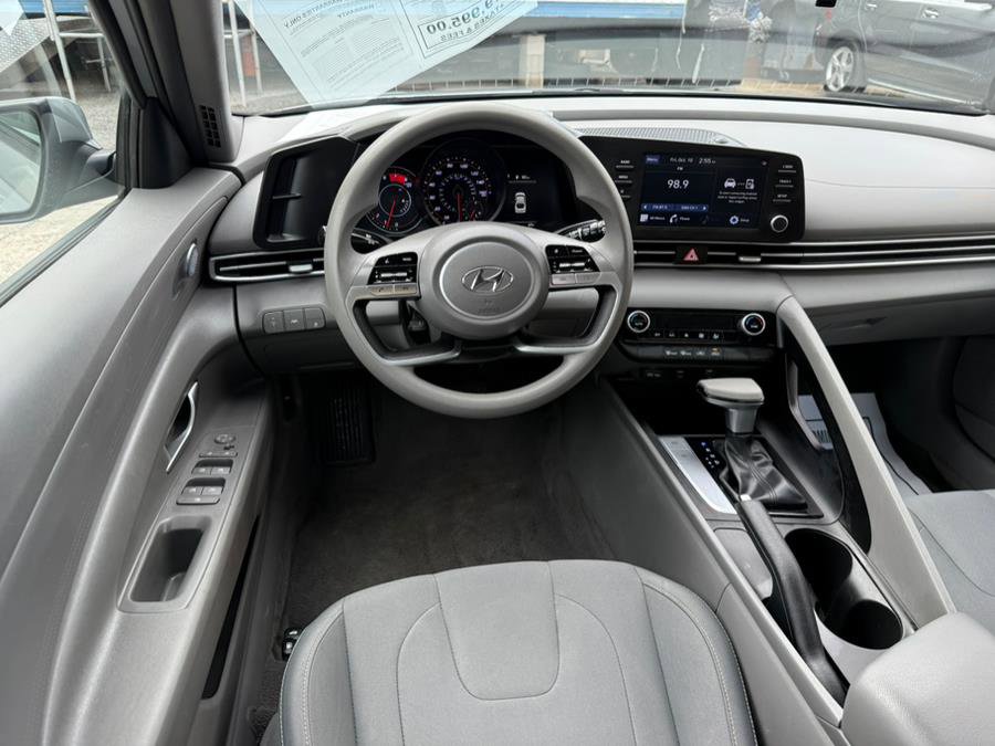 Used 2023 Hyundai Elantra SEL image 11