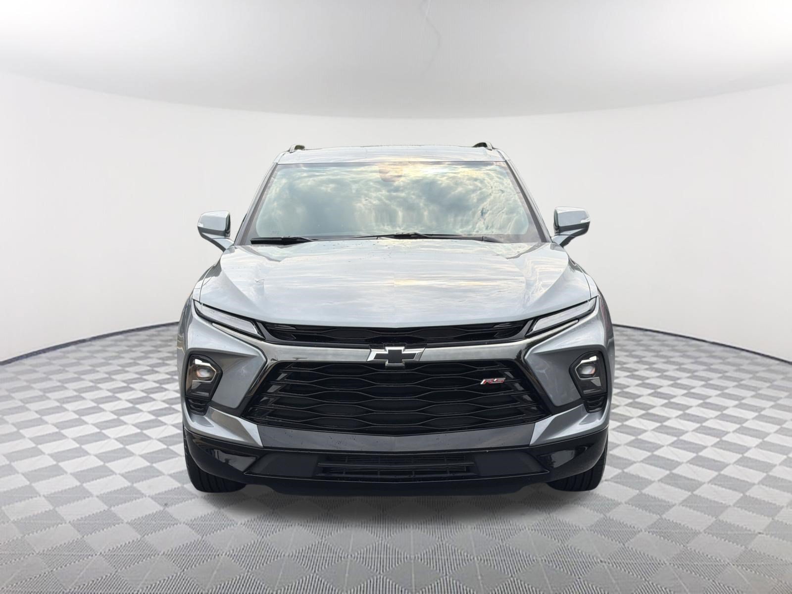 Used 2025 Chevrolet Blazer RS FWD image 2