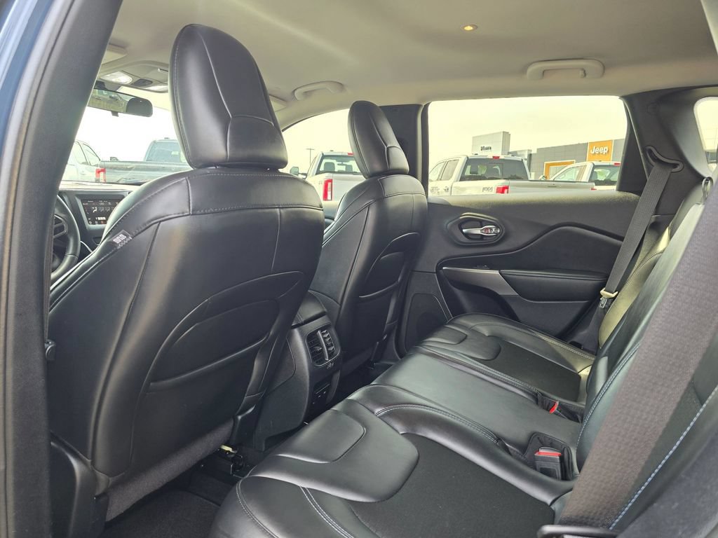 Used 2020 Jeep Cherokee Latitude Plus AWD/4WD image 11