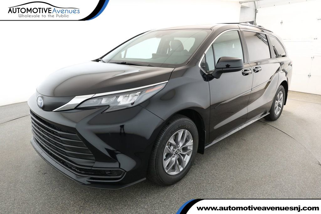 Used 2025 Toyota Sienna LE