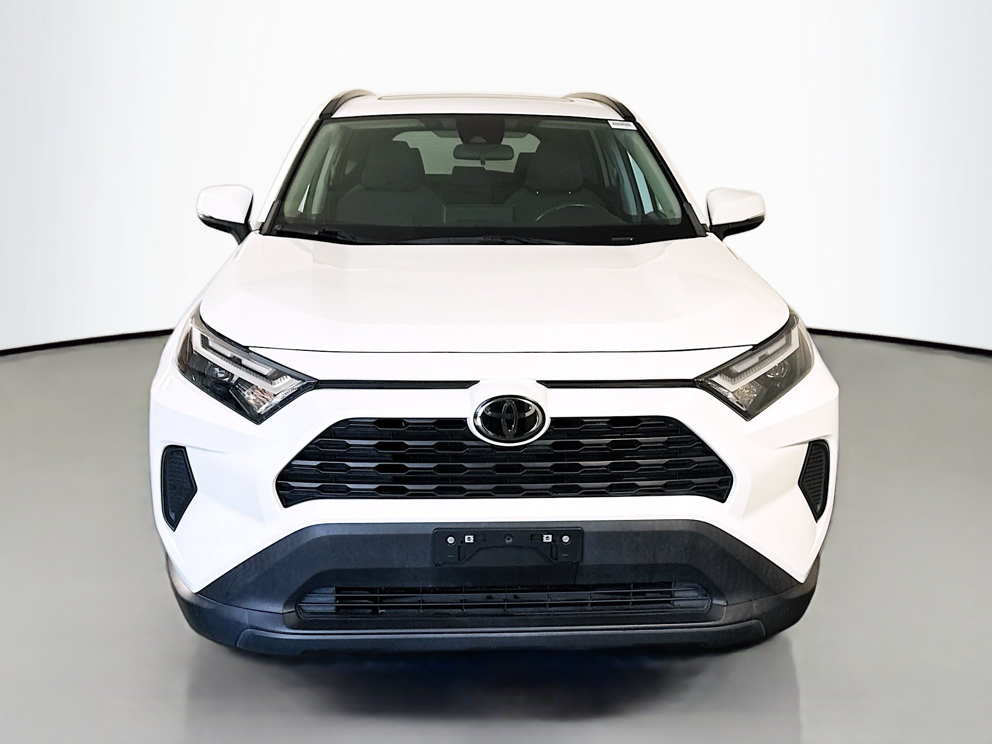 Used 2022 Toyota RAV4 XLE w/ Convenience Package FWD image 2