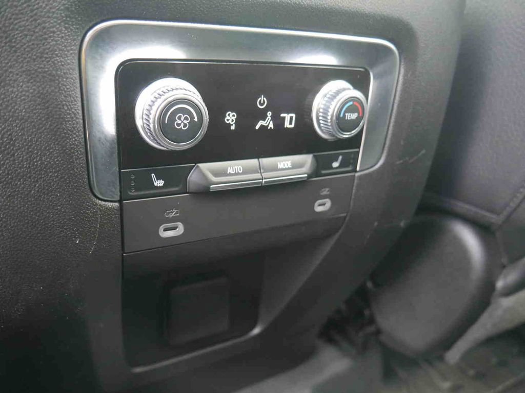 Used 2024 GMC Yukon XL Denali AWD/4WD image 16