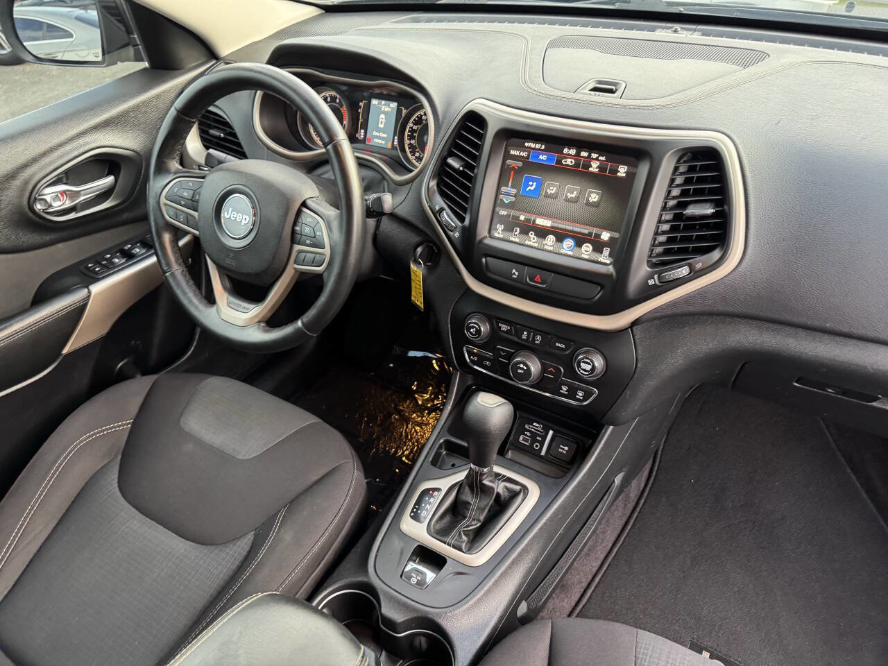 Used 2017 Jeep Cherokee Latitude w/ Safety/Convenience Group image 26