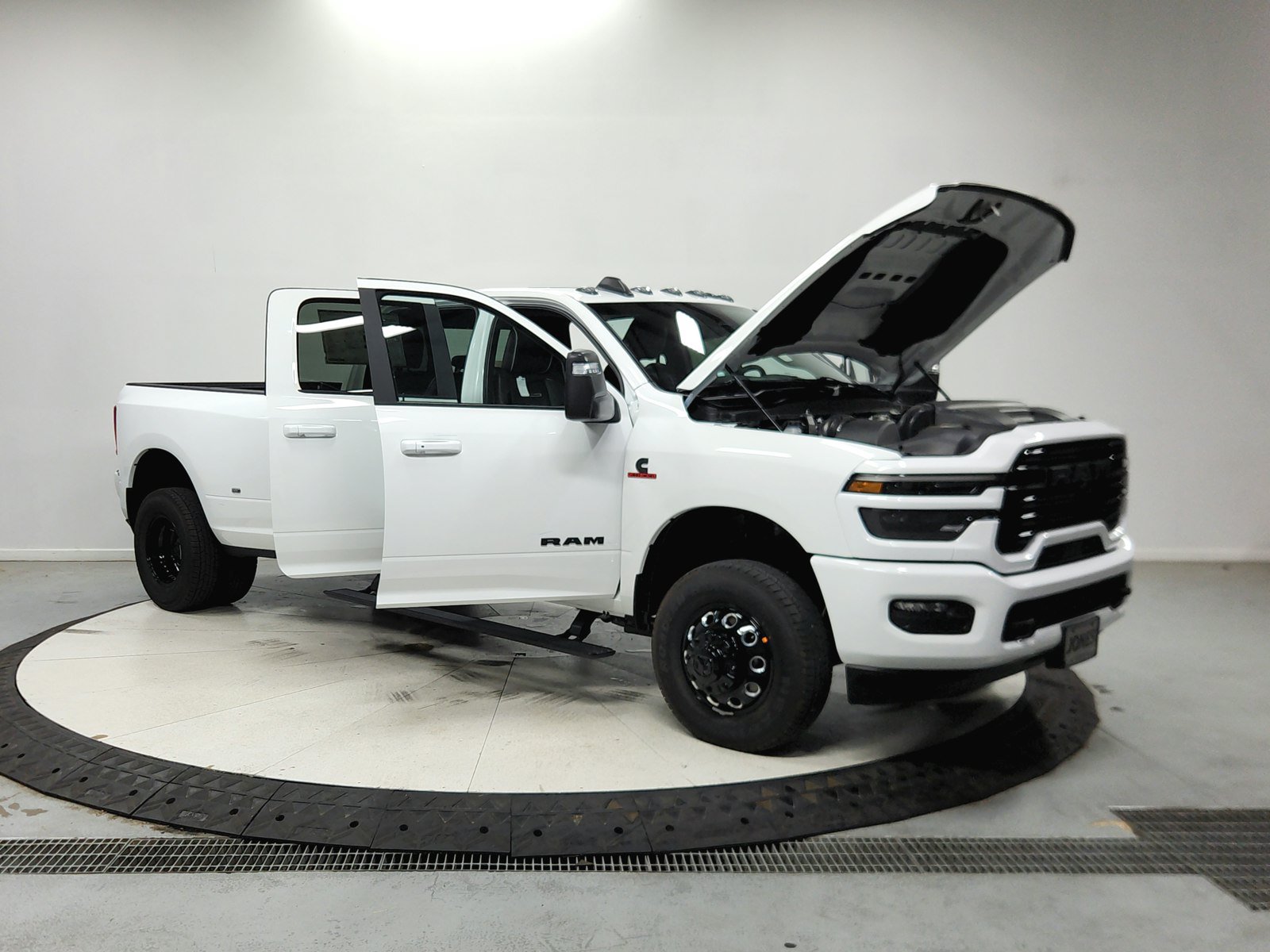 New 2026 RAM 3500 Laramie AWD/4WD image 10
