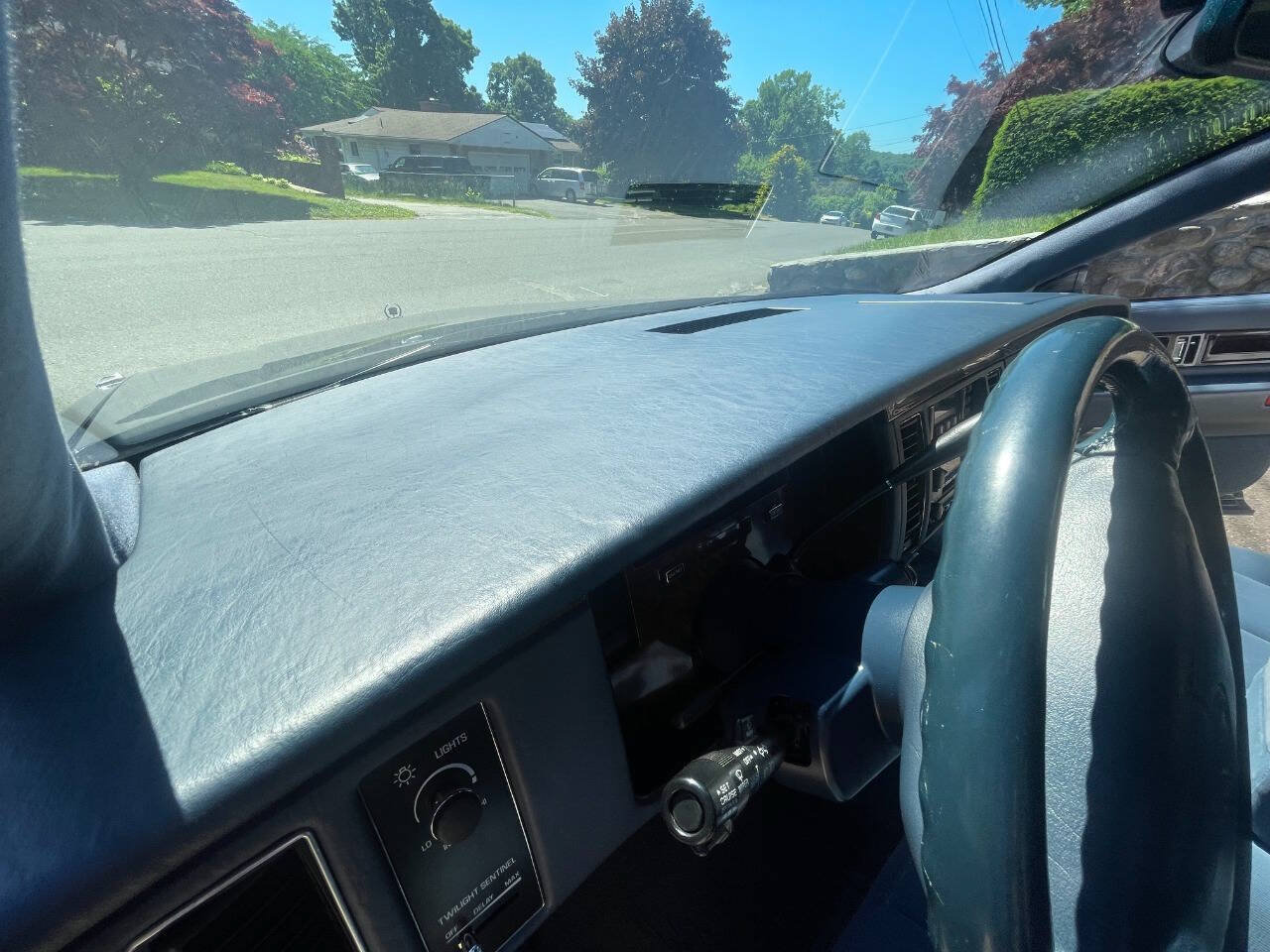 Used 1994 Cadillac Fleetwood Brougham RWD image 21