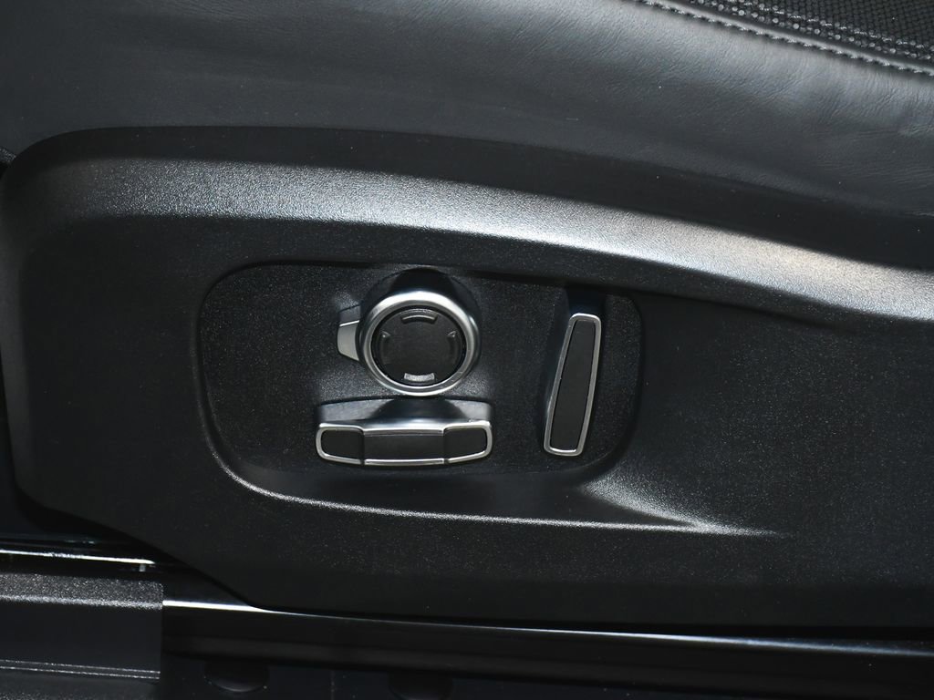 Used 2024 Land Rover Defender 130 X-Dynamic SE image 49