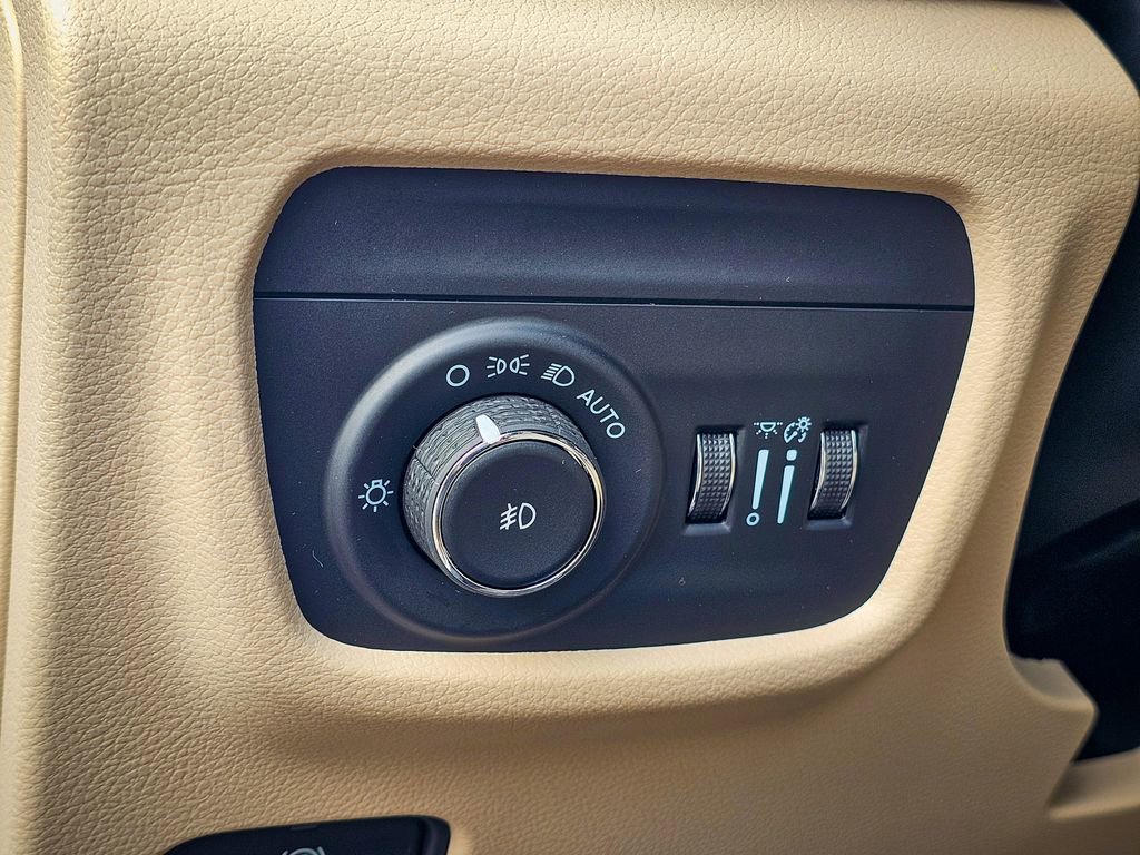 New 2026 Jeep Grand Cherokee Limited image 14