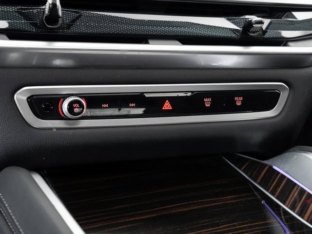 Used 2025 BMW X6 xDrive40i w/ Climate Comfort Package image 18