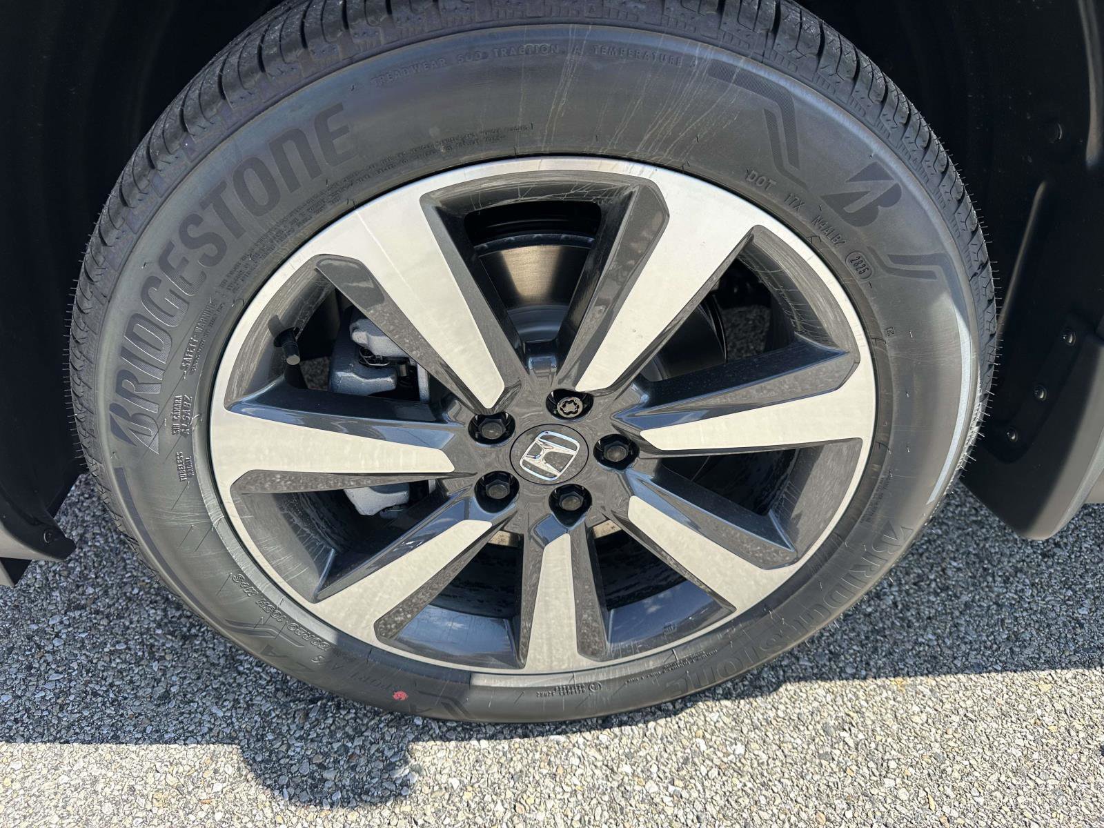 New 2025 Honda Pilot Touring image 31