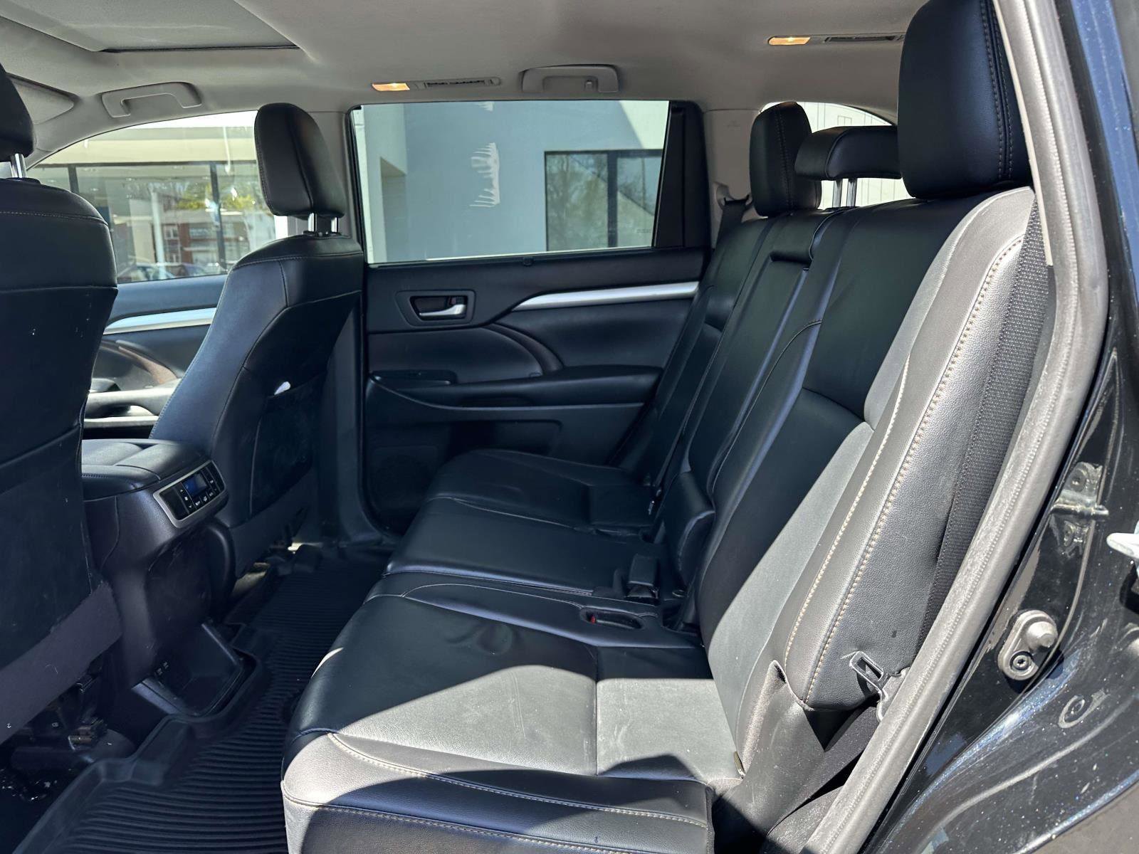 Used 2019 Toyota Highlander XLE AWD/4WD image 15