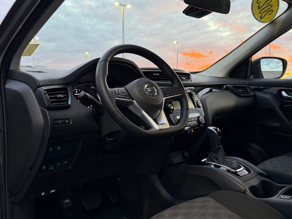 Used 2022 Nissan Rogue Sport SV image 11