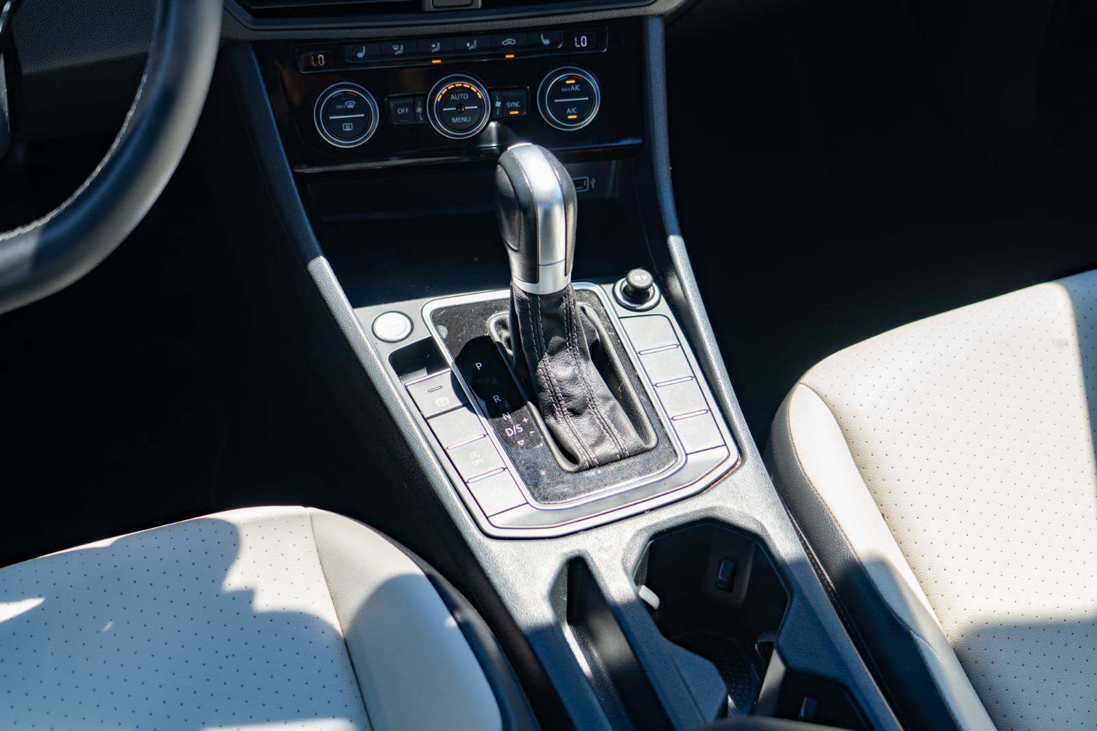 Used 2019 Volkswagen Jetta R-Line FWD image 24