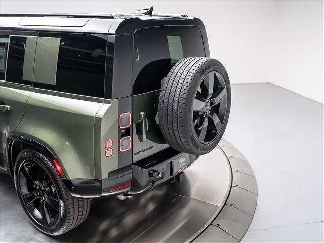 New 2026 Land Rover Defender 110 X-Dynamic SE AWD/4WD image 31