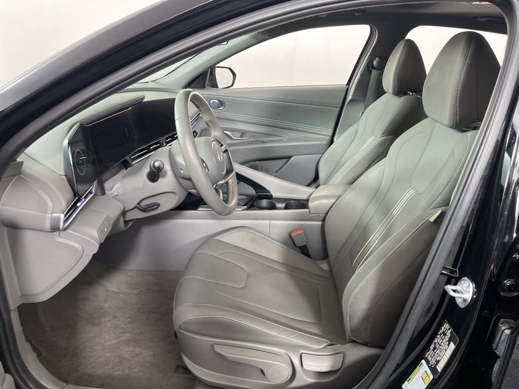 Used 2025 Hyundai Elantra SEL image 21