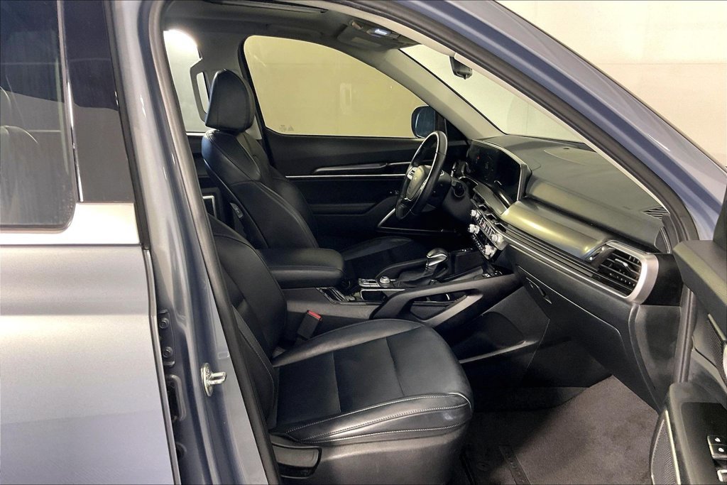 Used 2025 Kia Telluride S FWD image 9
