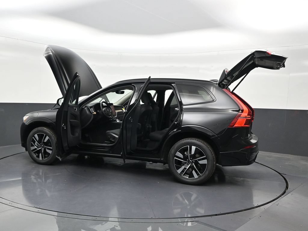 New 2026 Volvo XC60 B5 Plus AWD/4WD image 32