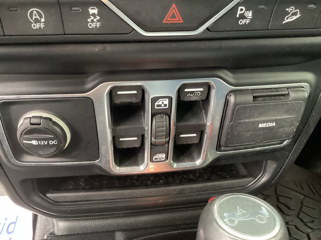 Used 2018 Jeep Wrangler Unlimited Sahara image 43