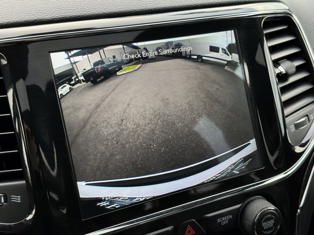 Used 2022 Jeep Grand Cherokee Limited image 3