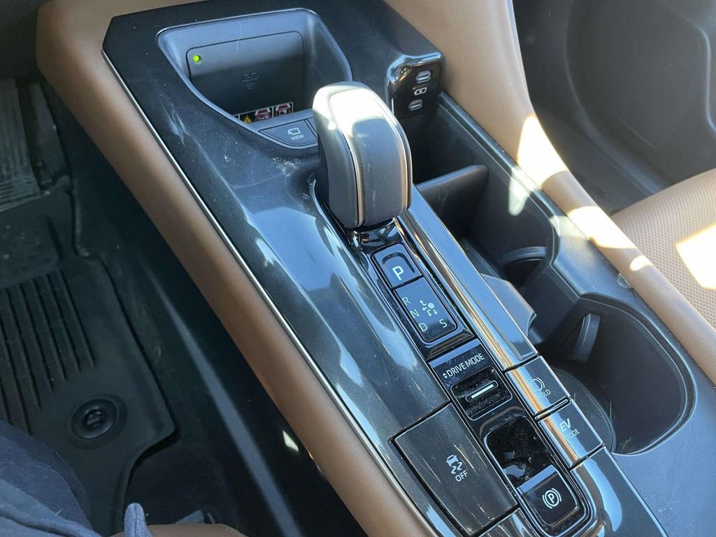 Used 2025 Toyota Crown Signia image 44