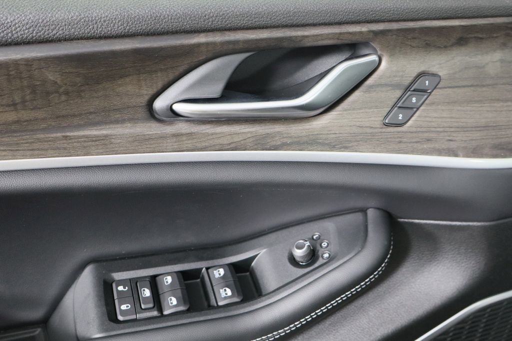 New 2025 Jeep Grand Cherokee L Limited image 23