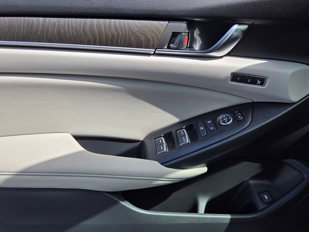 Certified 2018 Honda Accord Touring image 36