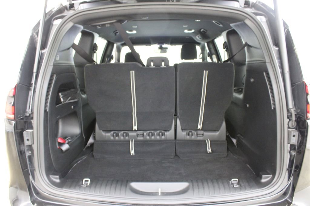 Used 2024 Chrysler Pacifica Touring image 30